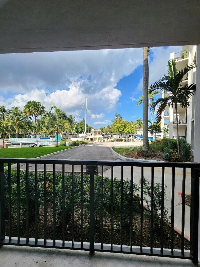 Building Photo - 1301 River Reach Dr
