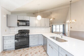 Building Photo - 6818 Brockington Dr
