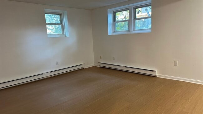 Building Photo - 60 6th Ave
