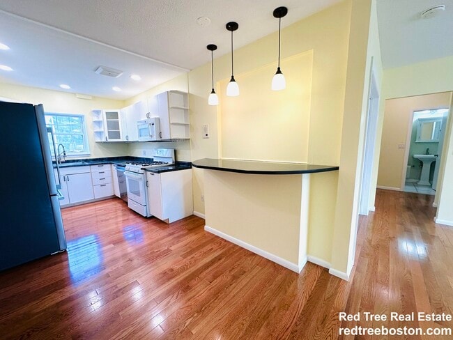 Building Photo - 162 Lake Shore Rd