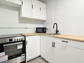 Building Photo - 1495 Gladstone Ave