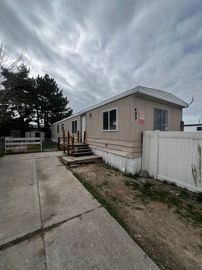 Building Photo - 485 Chickadee Dr