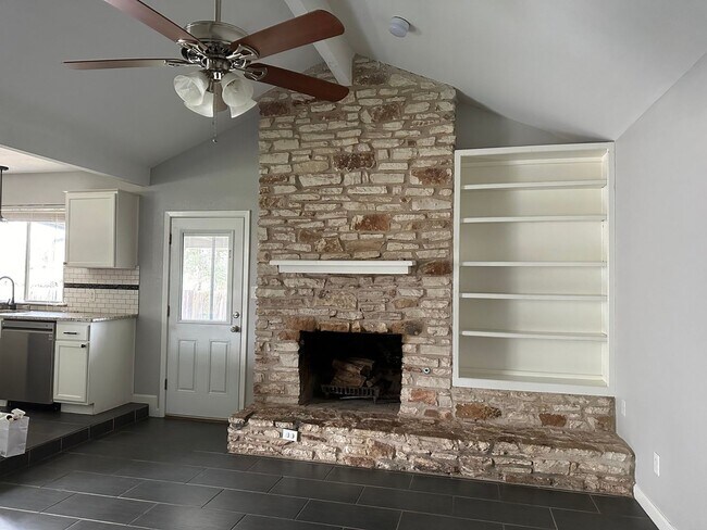 Foto del edificio - 4 Bedroom Home in North Austin!