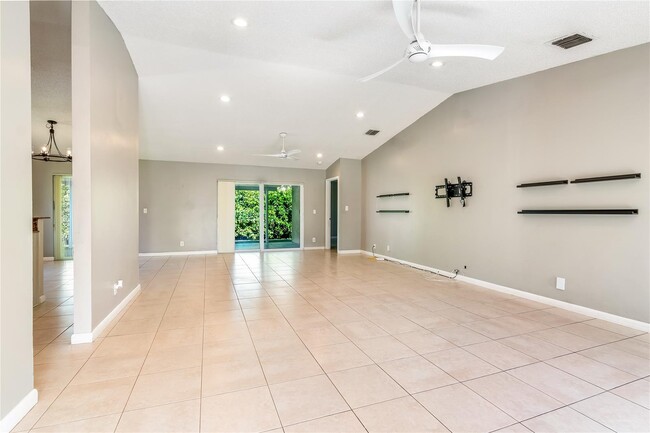 Foto del edificio - 9329 NW 53rd Ct