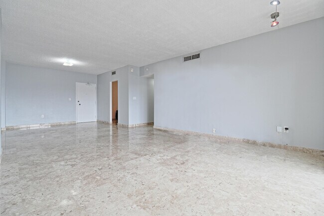 Foto del edificio - 1985 S Ocean Dr
