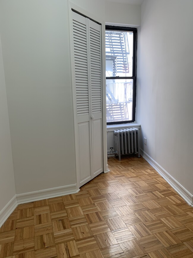 Building Photo - 164 Mott St