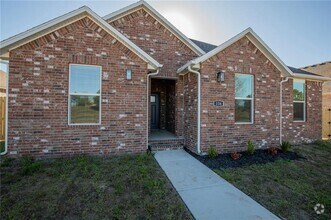 Building Photo - 136 S Broyles Ave
