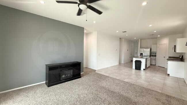 Building Photo - 1549 E Fletcher Dr