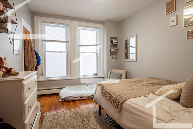 Building Photo - Unbeatable Price in Gorgeous Town!  Sunlit...