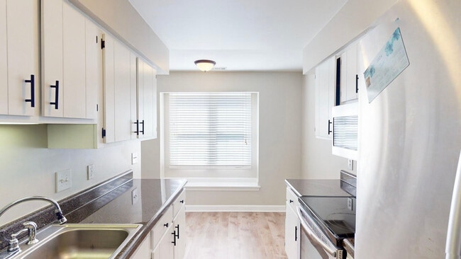 Building Photo - 2421 Julie Ct