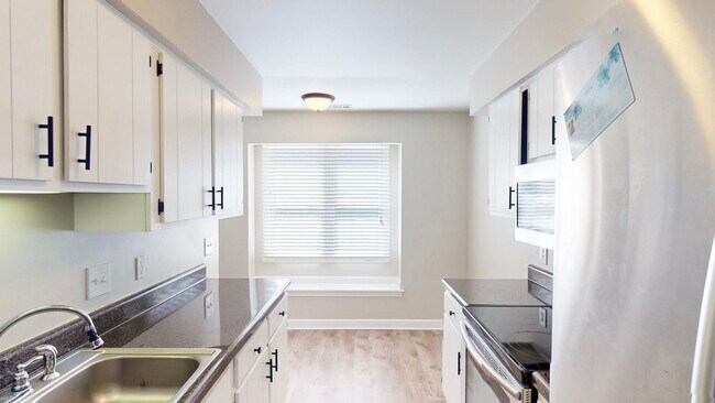 Foto del edificio - 2421 Julie Ct