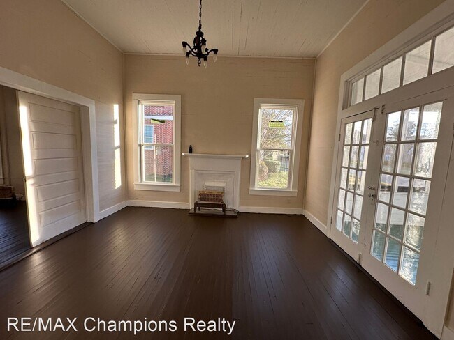 Foto del edificio - 3 br, 2 bath House - 77 N. Midway