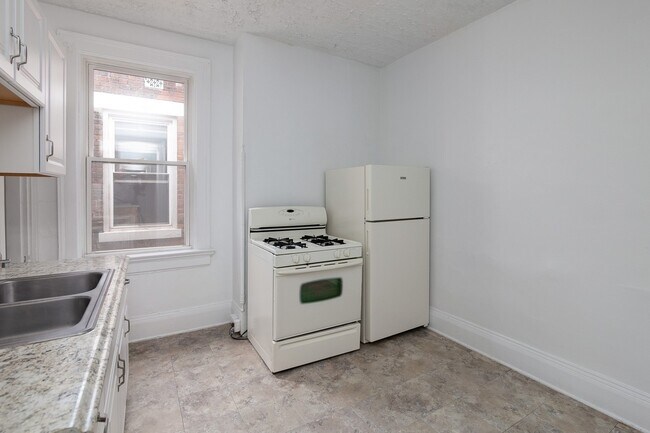Foto del edificio - 2413 1/2 Clifton Ave.