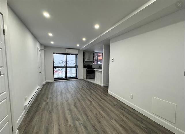 Photo du bâtiment - 720 Av. Marin