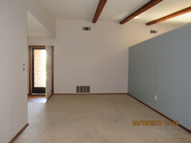Building Photo - LEE WEST AREA!!