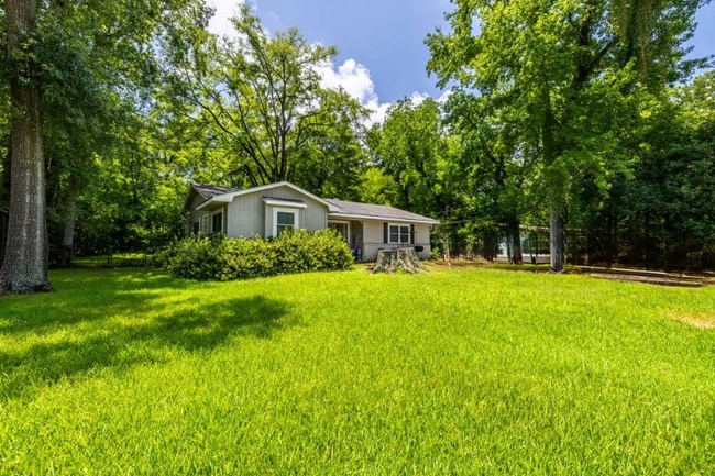 Building Photo - 211 Meadowbrook Dr