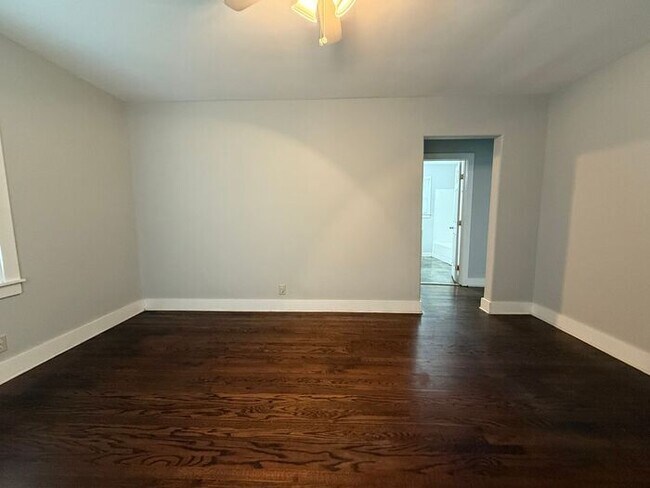 Foto del edificio - East Nashville Cottage - 2 Bedroom - Private Backyard