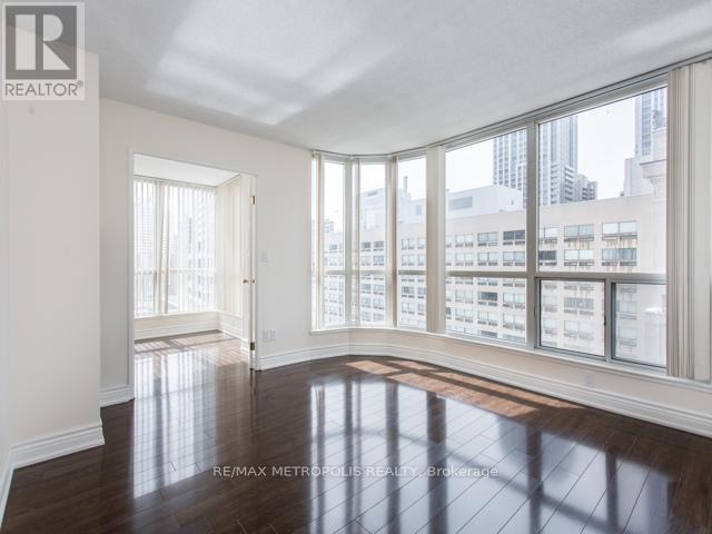 Photo du bâtiment - 7 Carlton St.