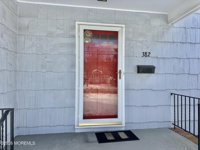 Building Photo - 382 W Park Ave