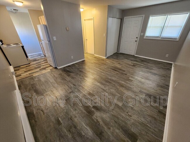 Foto del edificio - 5608 E Newcomer Ave