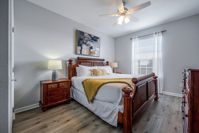 Building Photo - IS4-405 - 3 Bed