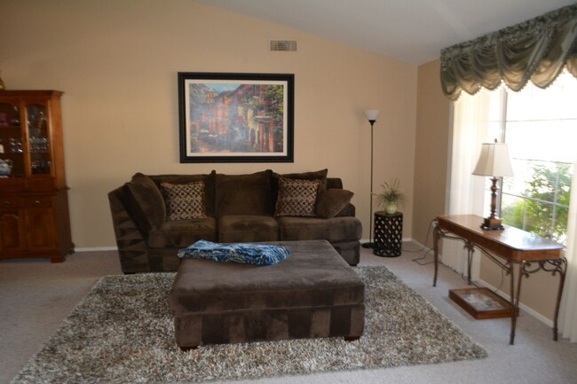 Foto del edificio - Furnished Rental, 55+, Move In Today!
