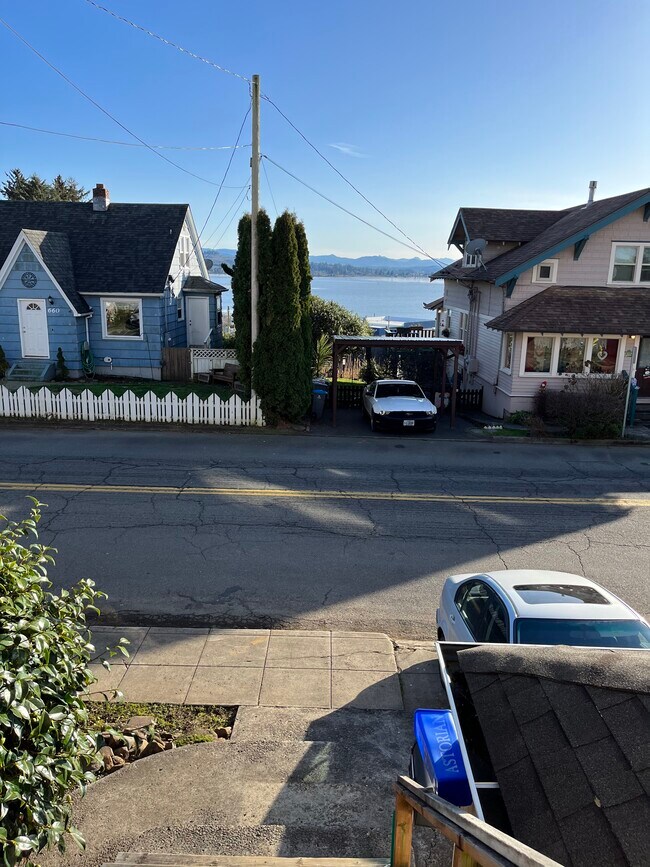 Fotografía del edificio - 657 Florence Ave