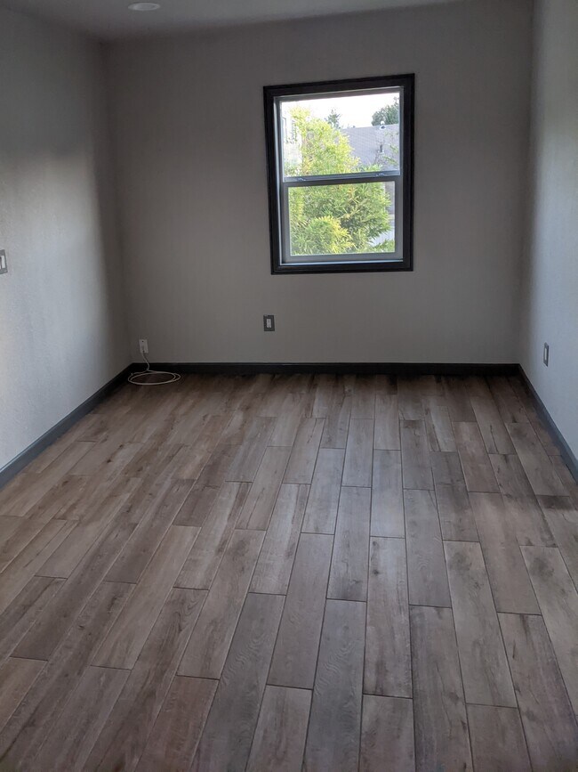 Foto del edificio - 481 Vaughn Ave