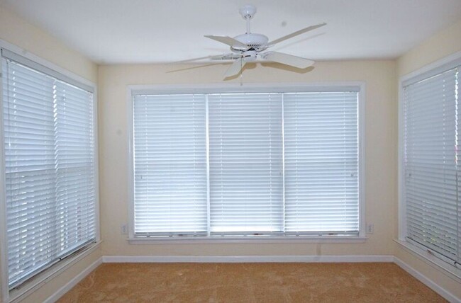 Building Photo - 500 Cliffview Ct