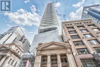 Building Photo - 197 Yonge St