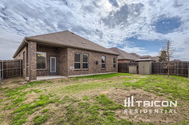 Foto del edificio - 16300 Harwood Dr