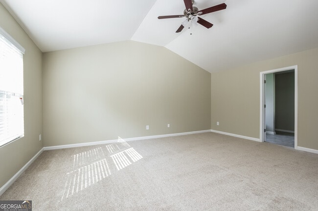 Foto del edificio - 5892 Village Loop