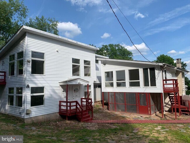 Building Photo - 46 Red Rowan Ln