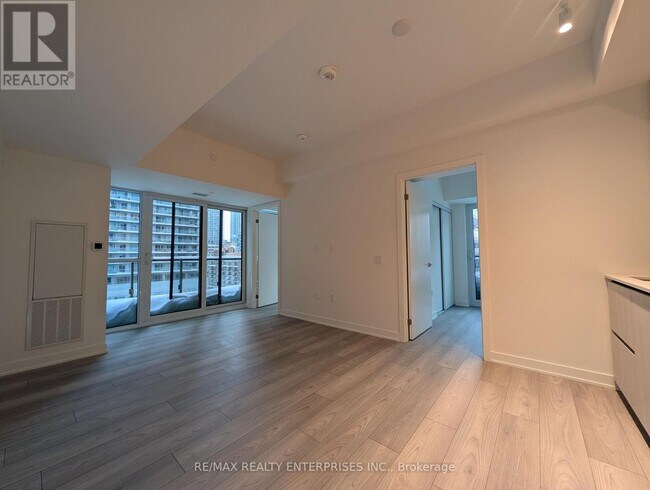 Photo du bâtiment - 120 Broadway Ave