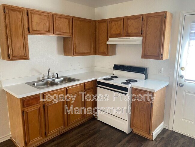 Foto del edificio - 701 Miracle Ln