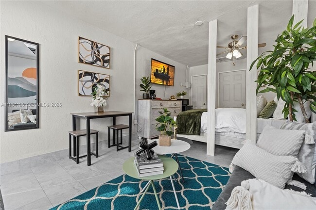 Foto del edificio - 12101 Everglades St