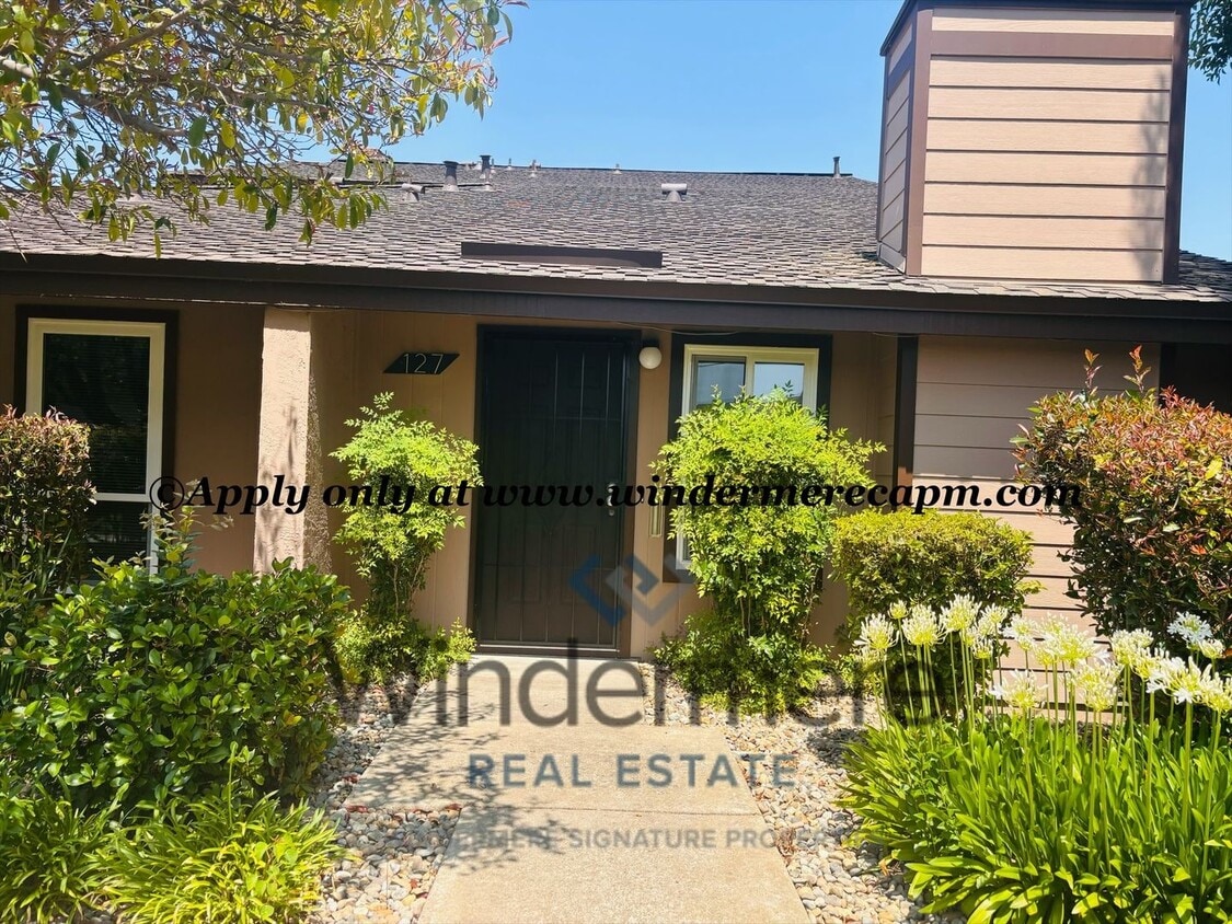 Photo - 127 Touchstone Pl