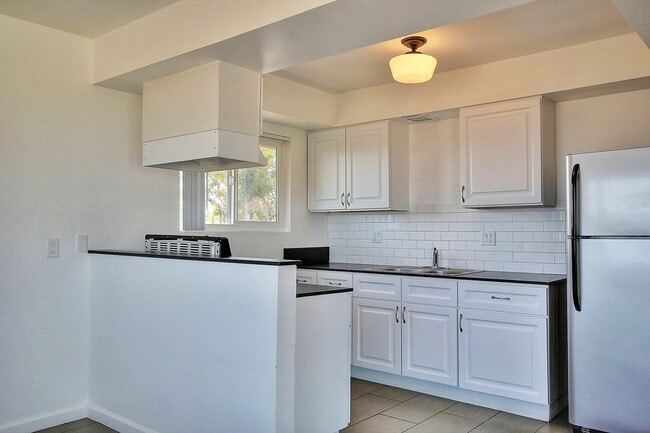 Building Photo - 6742 Del Playa Dr