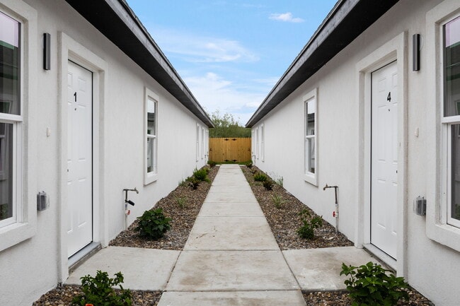 Building Photo - 3109 Links Dr