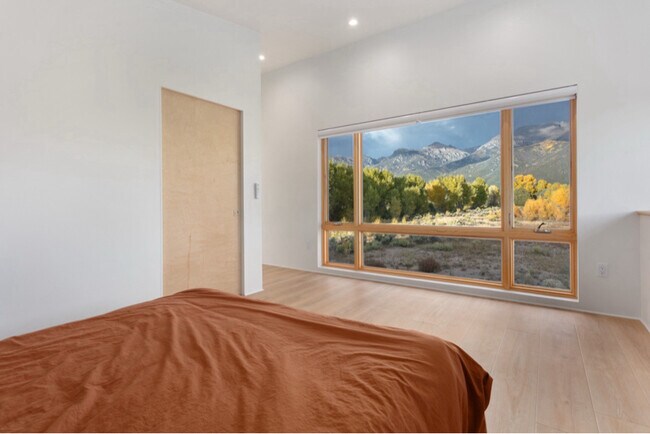 Foto del edificio - 1276 Sycamore Rd