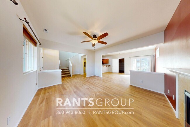 Foto del edificio - Close to JBLM! New paint, open living spac...