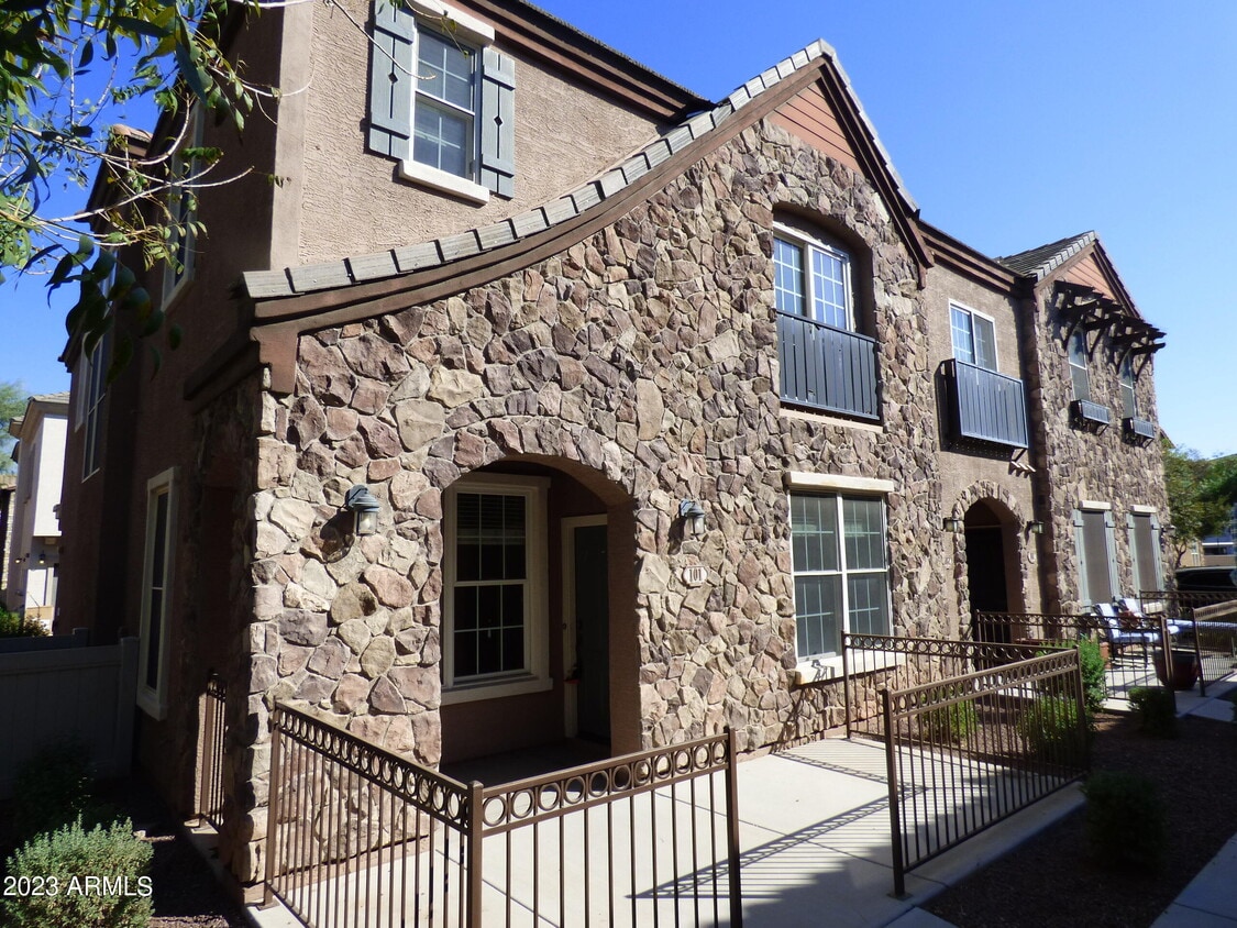 2782 S Sulley Dr Unit 101, Gilbert, AZ 85295 Room for Rent in Gilbert