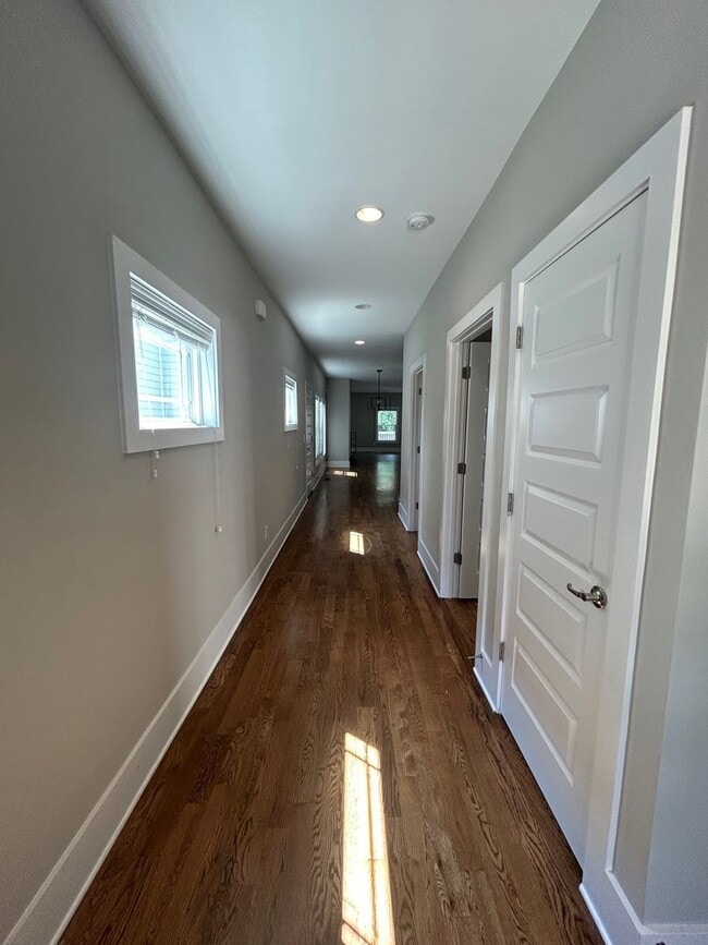 Building Photo - 835 Gale Ln