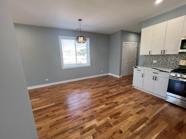 Foto del edificio - 5843 W Corcoran Pl