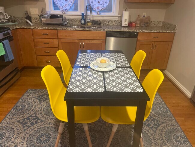 Foto del edificio - 4004 Matson Ave