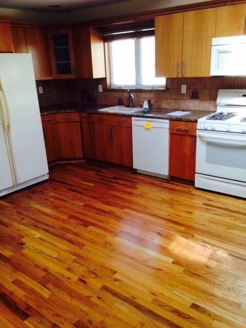 Kitchen - 129 Alberta Ave