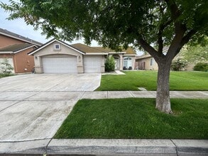 Building Photo - 2464 Oak Crest Dr