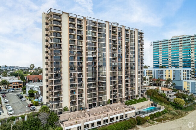 Building Photo - The Queen's Surf