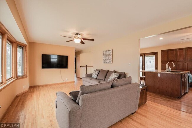 Foto del edificio - 9845 Pillsbury Ave S