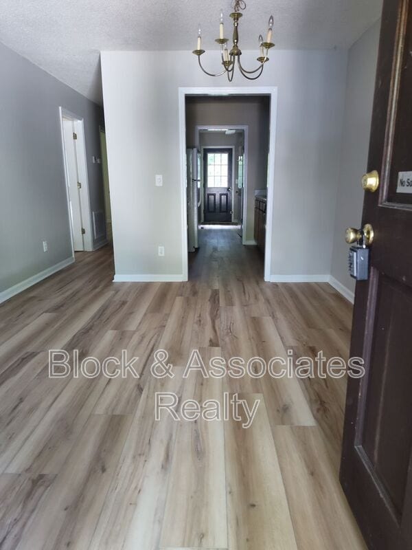 Building Photo - 1228 Winslow Ave